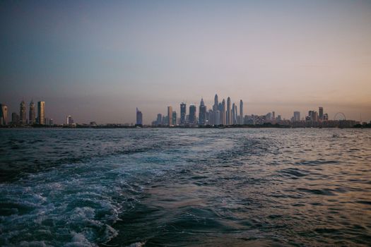 1. Vereinigte Arabische Emirate (Dubai, Abu Dhabi)